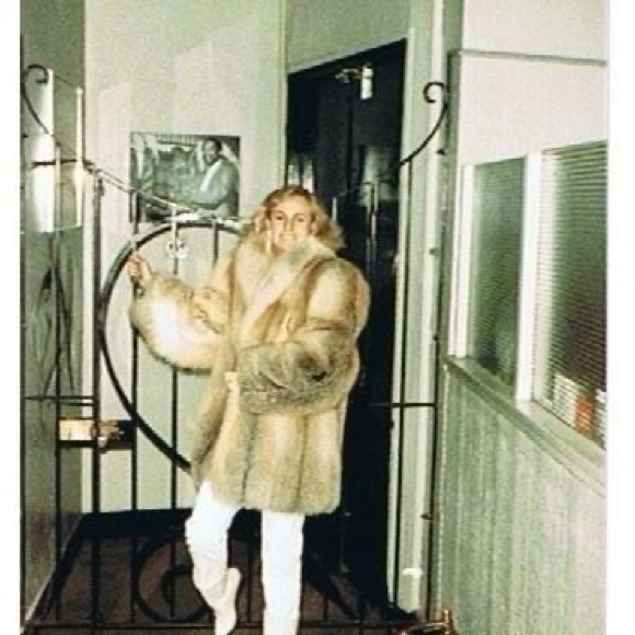 Welcome to my closet - Picture 10 of 11